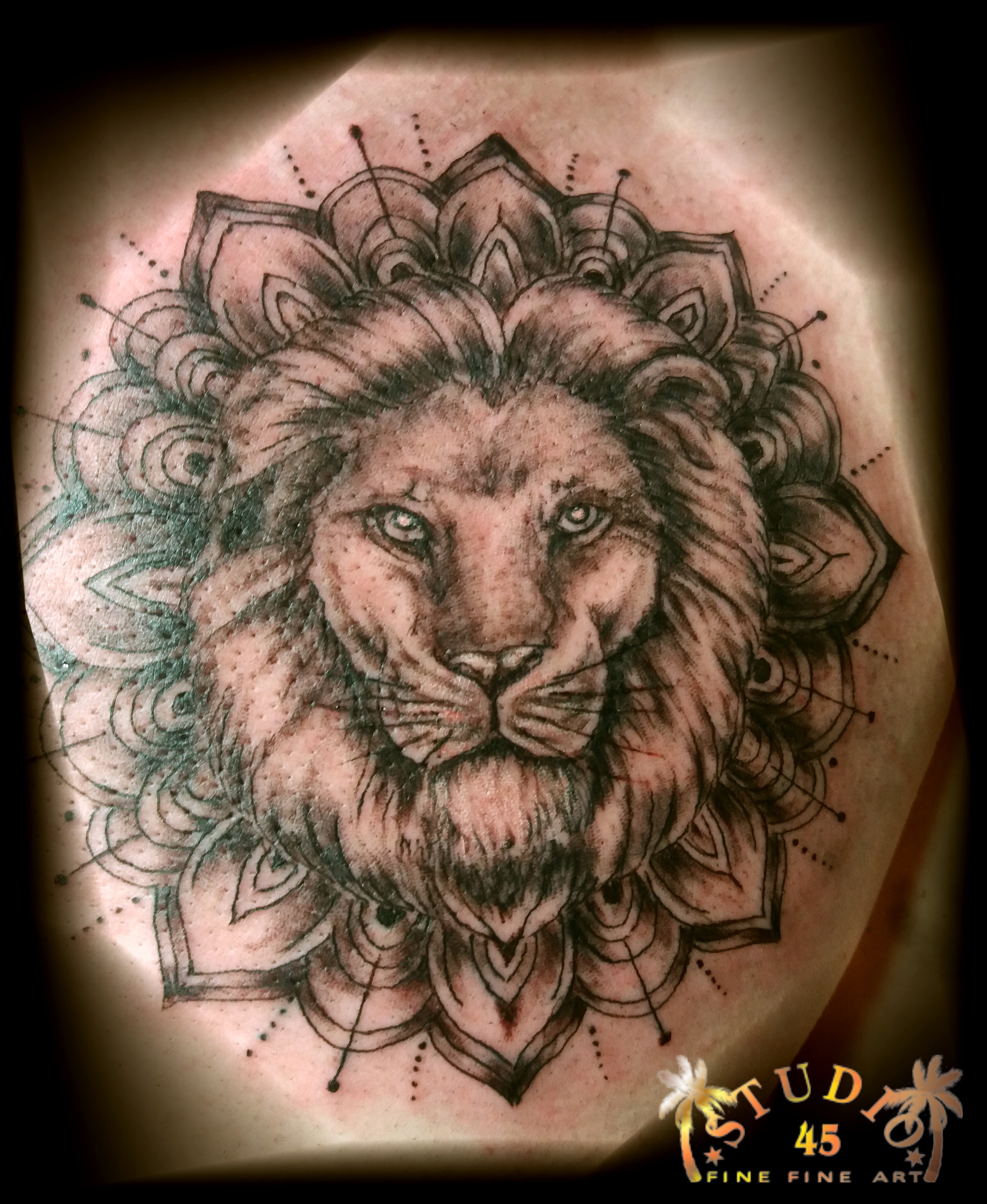 Mandala Lion - Brust - STUDIO 45
